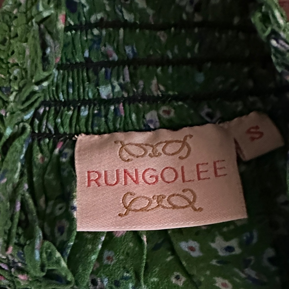 Rungolee Green Floral Women's Top - Picture 2 of 4